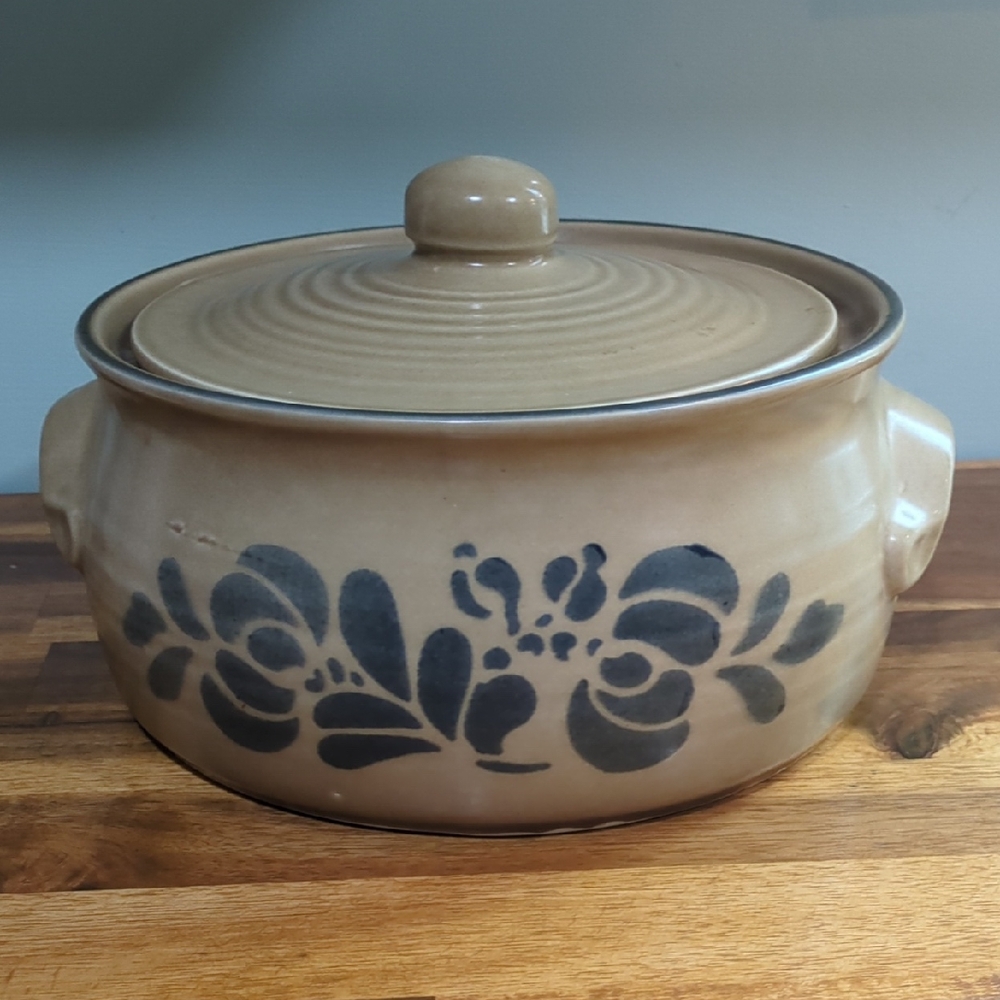 Pfaltzgraff Casserole/Folk Art/2 Qt. 315/Bean Pot and Lid/Baking Dish/Tan Blue